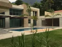 Casa en Venta Urbanización Country Club, Caracas – Venezuelare