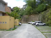 Apartamento en venta Urb.  Los Guayabitos Cod. 20-6702re