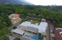 Casa en Venta Urbanización Country Club, Caracas – Venezuela